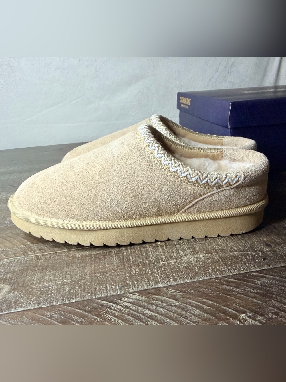 Cozy Slip-On Winter Suede Clog - Beige